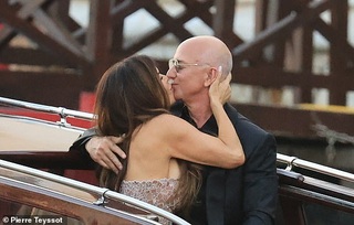 Tỷ phú Jeff Bezos và MC gợi cảm kết thúc tiệc cưới 3 ngày, tốn 55 triệu USD - 7