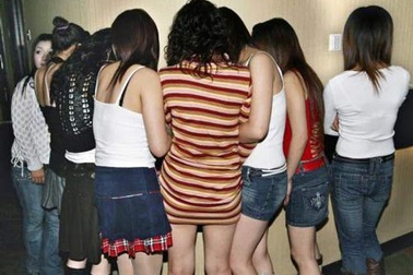 2 "má mì" chuyên dụ gái trẻ ham chơi đi bán dâm