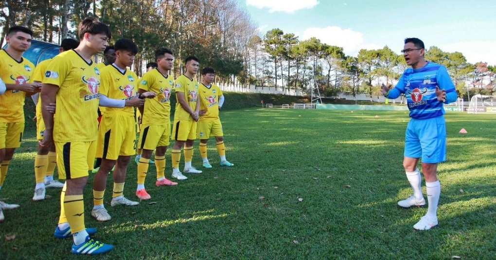 Giải V-League và CLB HA Gia Lai tranh cãi về nhà tài trợ - 1 Giải V-League và CLB HA Gia Lai tranh cãi về nhà tài trợ - 1
