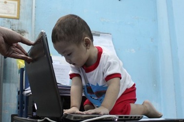 Xét nghiệm ADN để xác định người thân bé trai bị bỏ rơi trên taxi