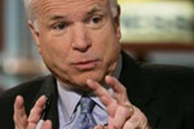 Thượng nghị sỹ McCain chỉ trích Bush