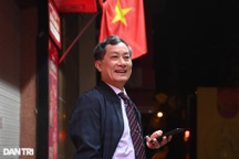 Người 12 năm dậy từ 3h đi mua vàng nói gì về nghi vấn được thuê xếp hàng?