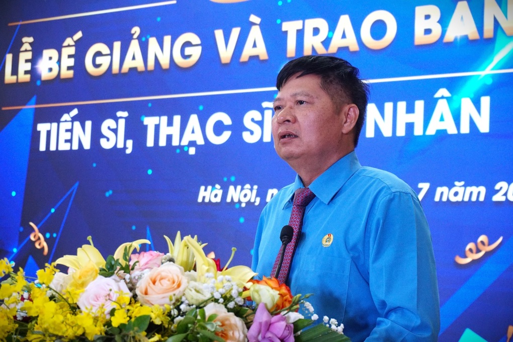Trường ĐH Công đoàn trao bằng tốt nghiệp cho 1.723 sinh viên - 3 Trường ĐH Công đoàn trao bằng tốt nghiệp cho 1.723 sinh viên - 3