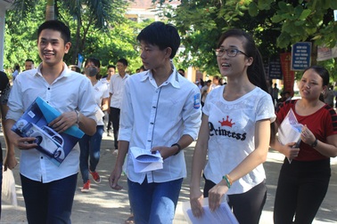 Thí sinh đi thi có máy trợ thở kèm theo