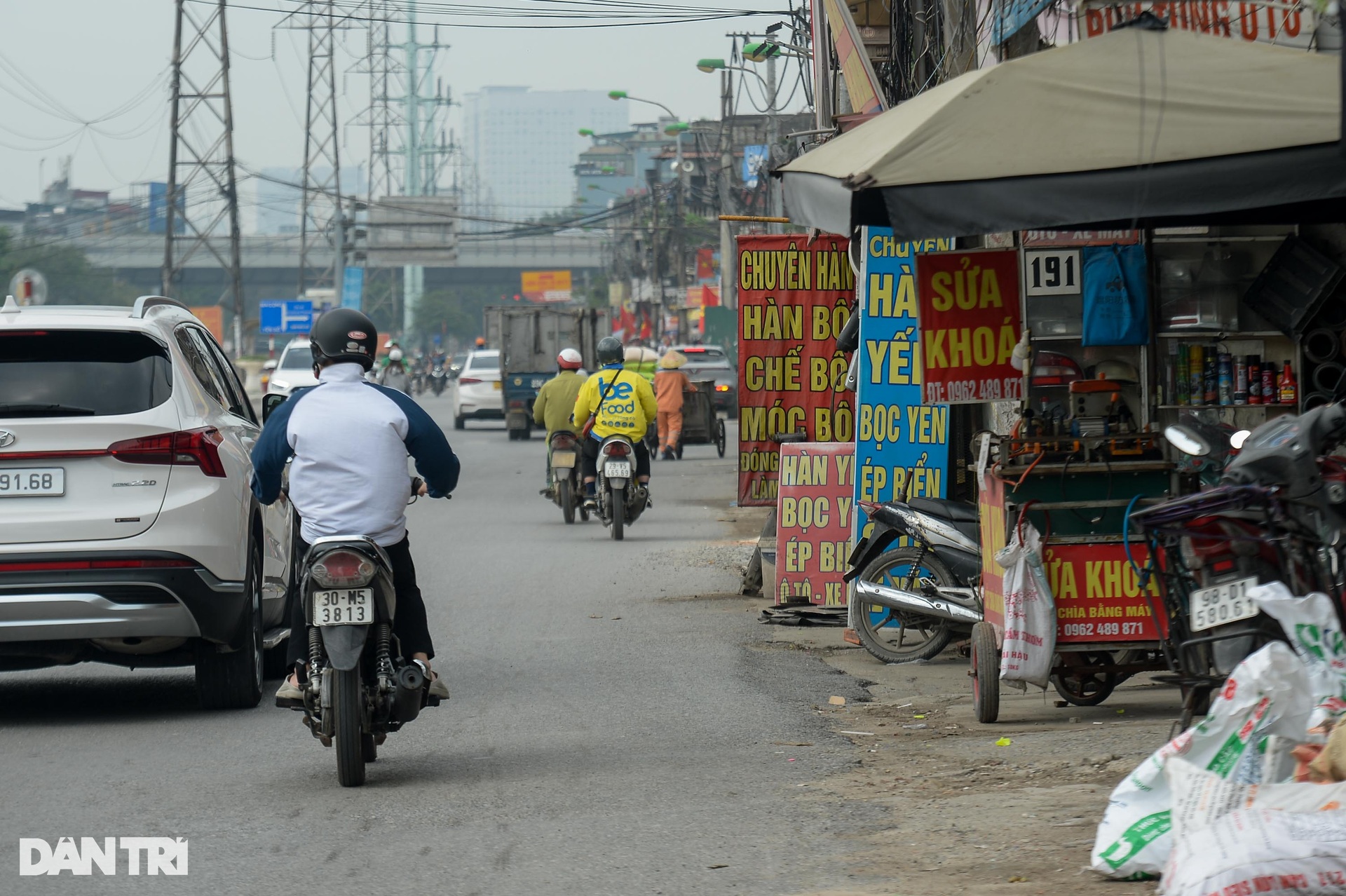 Loạt dự án giao thông chậm tiến độ, thi công ì ạch gây lãng phí ở Hà Nội - 11 Loạt dự án giao thông chậm tiến độ, thi công ì ạch gây lãng phí ở Hà Nội - 11