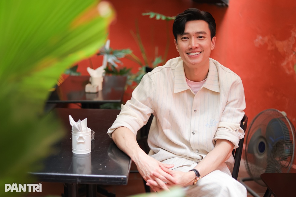 Quốc Trường U40: “Tôi chưa yêu ai quá 1 năm, không cần vợ phải kiếm tiền"