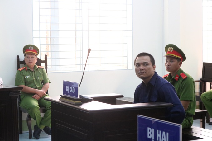 Vụ bé gái 4 tuổi bị bạn thân của bố đánh tử vong, bụng nhiều vết thương: Bị cáo khai đánh bé để răn đe? - Ảnh 3. Vụ bé gái 4 tuổi bị bạn thân của bố đánh tử vong, bụng nhiều vết thương: Bị cáo khai đánh bé để răn đe? - Ảnh 3.