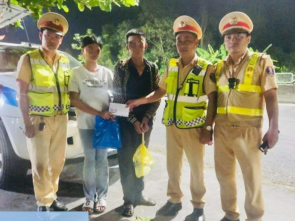 Hai anh em thất nghiệp cơ nhỡ trên đèo Hải Vân, bị móc sạch tiền - 1 Hai anh em thất nghiệp cơ nhỡ trên đèo Hải Vân, bị móc sạch tiền - 1