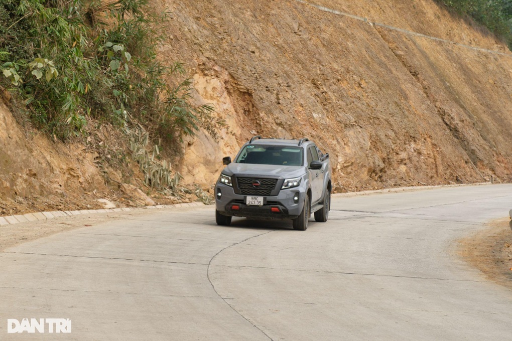 Trải nghiệm Nissan Navara sau gần 500km: Lái khá nhưng còn điểm trừ - 11 Trải nghiệm Nissan Navara sau gần 500km: Lái khá nhưng còn điểm trừ - 11