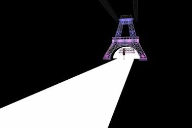 Project Runway mang tháp Eiffel lên sân khấu chung kết