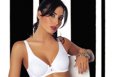 “Đã mắt” trước sự nóng bỏng của vợ ông chủ QPR