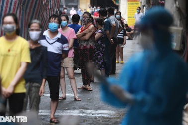 Hà Nội di dời khẩn cấp người dân ra khỏi "ổ dịch" Thanh Xuân Trung