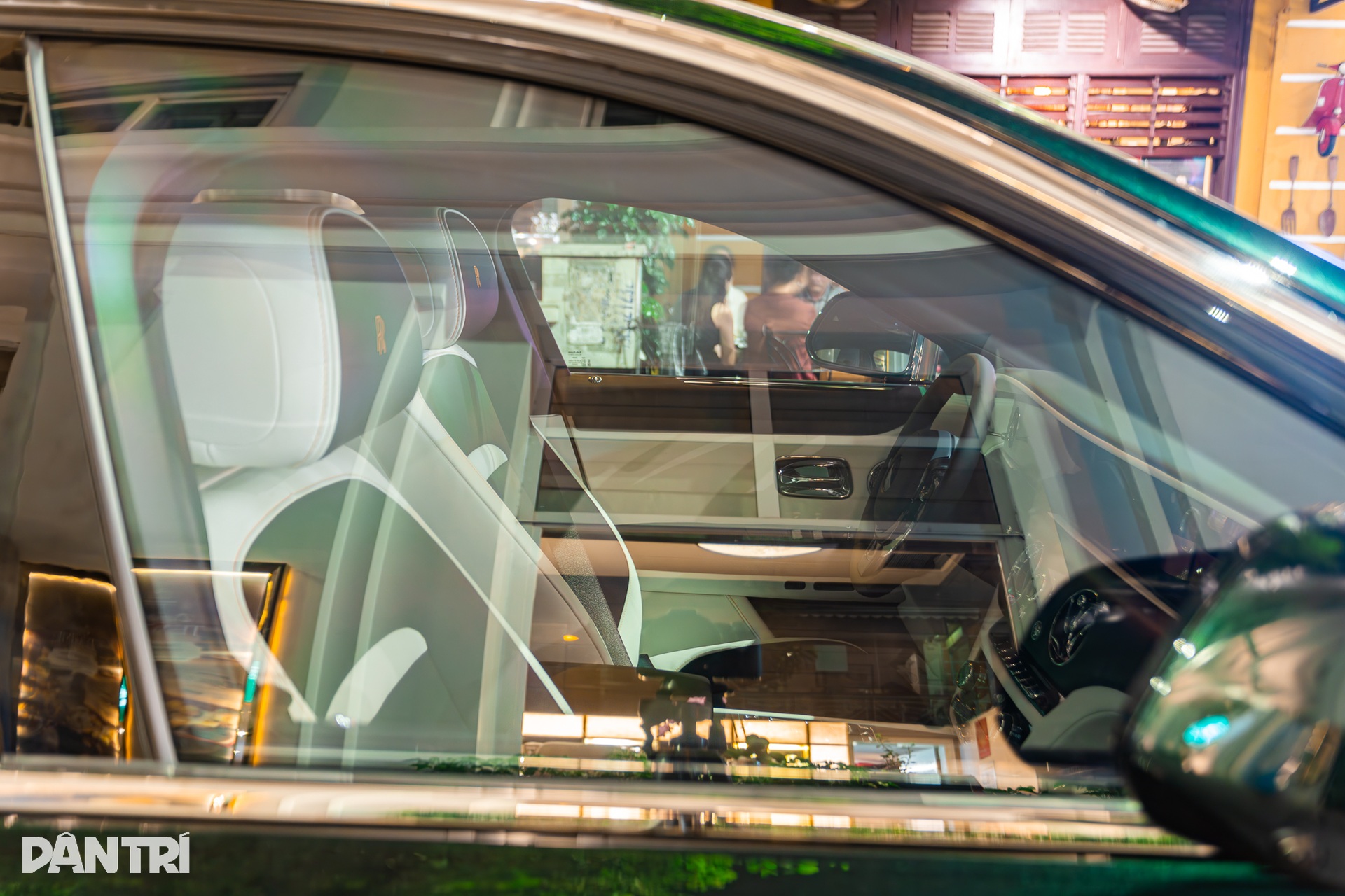 Rolls-Royce Ghost Series II đầu tiên Việt Nam, màu sơn đắt hơn 1 chiếc VF 3 - 11 Rolls-Royce Ghost Series II đầu tiên Việt Nam, màu sơn đắt hơn 1 chiếc VF 3 - 11