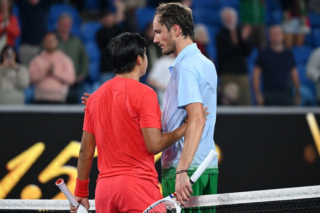 Medvedev đối đầu tay vợt gốc Việt, hẹn gặp Djokovic ở chung kết - 1 Medvedev đối đầu tay vợt gốc Việt, hẹn gặp Djokovic ở chung kết - 1
