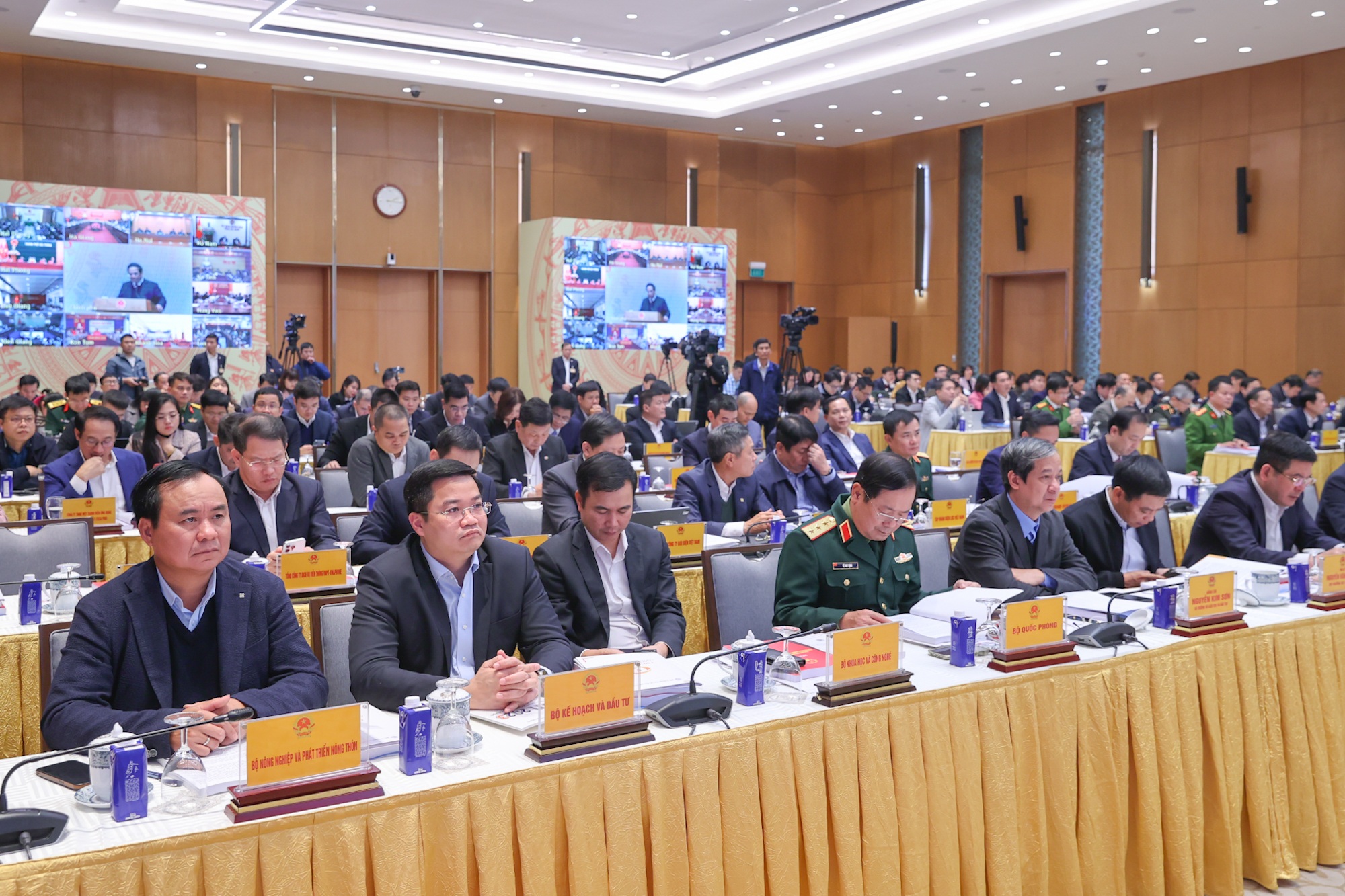 Chuyển từ xin - cho sang phục vụ, cấp dịch vụ công 0 đồng cho người dân - 2 Chuyển từ xin - cho sang phục vụ, cấp dịch vụ công 0 đồng cho người dân - 2
