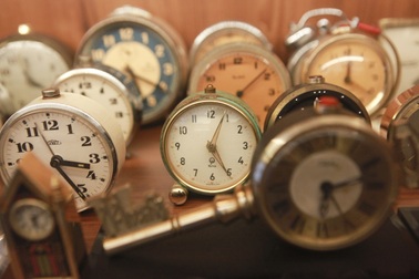 Bộ sưu tập đồng hồ cổ, có khả năng dự báo... bão tại Hà Nội