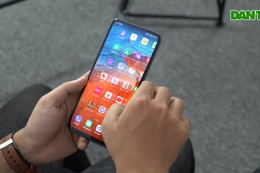 Lần đầu dùng smartphone có camera dưới màn hình, tôi ước nó đừng xuất hiện