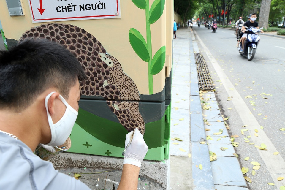 Hà Nội: Độc đáo những bốt điện “mặc áo mới” - 9 Hà Nội: Độc đáo những bốt điện “mặc áo mới” - 9