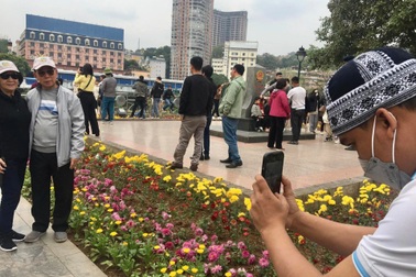 Ngày mùng 7 Tết, hàng ngàn người tới thăm Cửa khẩu quốc tế Lào Cai