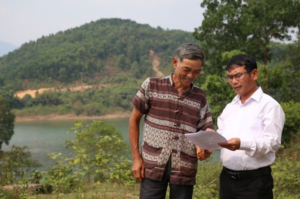 Đôi vợ chồng nông dân ủng hộ 100 triệu đồng chống dịch - 2 Đôi vợ chồng nông dân ủng hộ 100 triệu đồng chống dịch - 2