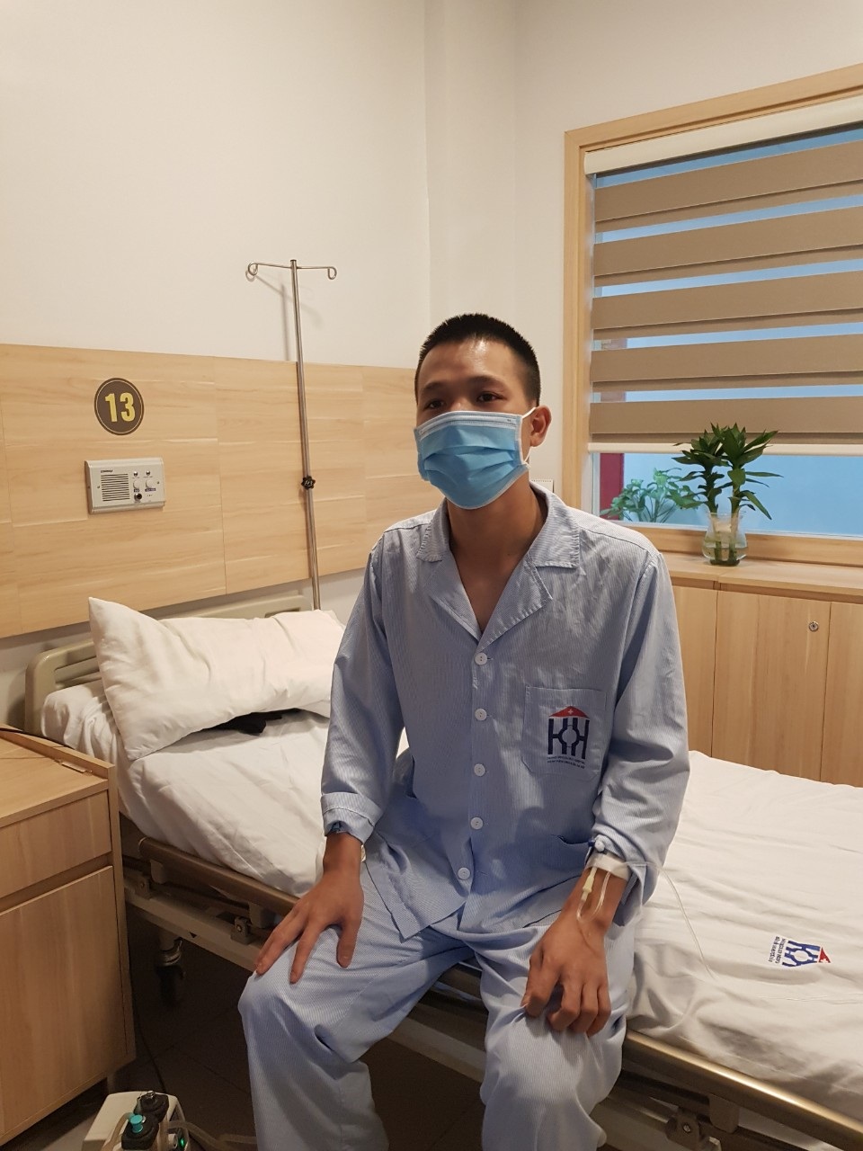 Ngực nhói đau, chàng trai trẻ không ngờ mang khối u to khủng trong ngực - 2 Ngực nhói đau, chàng trai trẻ không ngờ mang khối u to khủng trong ngực - 2