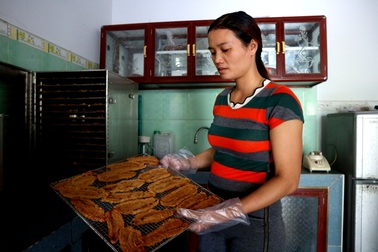 Thơm ngọt đặc sản chuối ép làng cổ Lộc Yên