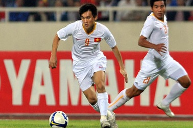 Bầu Kiên dốc tiền cho CLB bóng đá Hà Nội “lột xác”