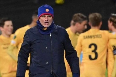 AS Roma của Mourinho thua thảm 1-6, Tottenham gục ngã trước đối thủ yếu