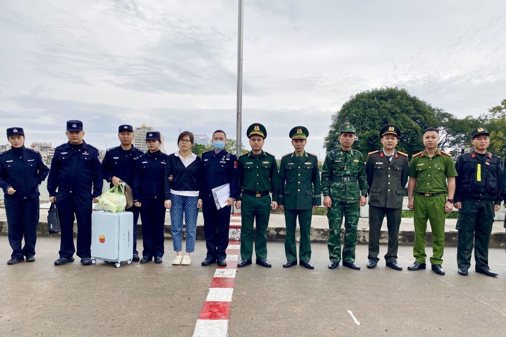 Quảng Ninh trục xuất nữ bị can Trung Quốc trốn truy nã sang Việt Nam - 1