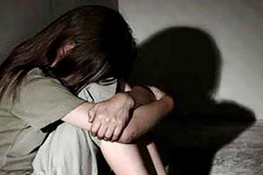 Gã hàng xóm đưa bé gái 7 tuổi vào rừng keo giở trò đồi bại