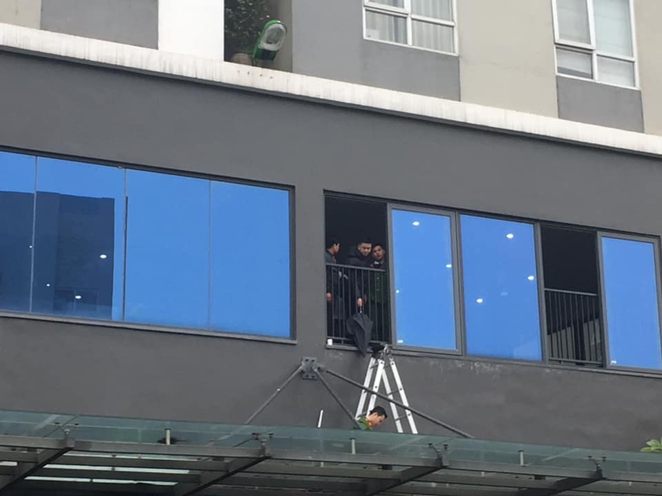 Hà Nội: Bé gái 4 tuổi rơi từ tầng 25 chung cư, tử vong thương tâm - 1 Hà Nội: Bé gái 4 tuổi rơi từ tầng 25 chung cư, tử vong thương tâm - 1