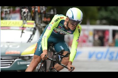 Trực thăng gây tai nạn không ngờ ở giải đua xe đạp tại Italia