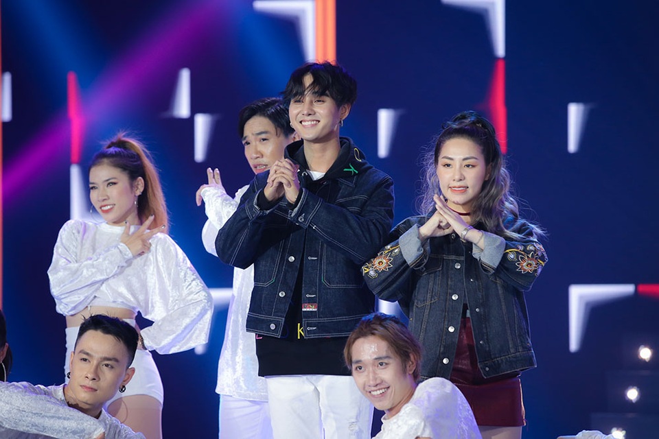 Vợ chồng Đông Nhi – Ông Cao Thắng lần đầu tiên song ca sau kết hôn - 7 Vợ chồng Đông Nhi – Ông Cao Thắng lần đầu tiên song ca sau kết hôn - 7