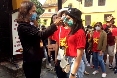 Hội An đo thân nhiệt nếu du khách có nhu cầu