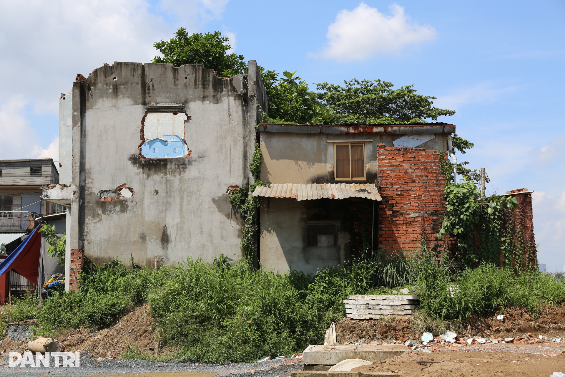 Đường ven sông có biệt thự 100 tuổi ở Đồng Nai gặp khó vì thiếu mặt bằng - 7 Đường ven sông có biệt thự 100 tuổi ở Đồng Nai gặp khó vì thiếu mặt bằng - 7
