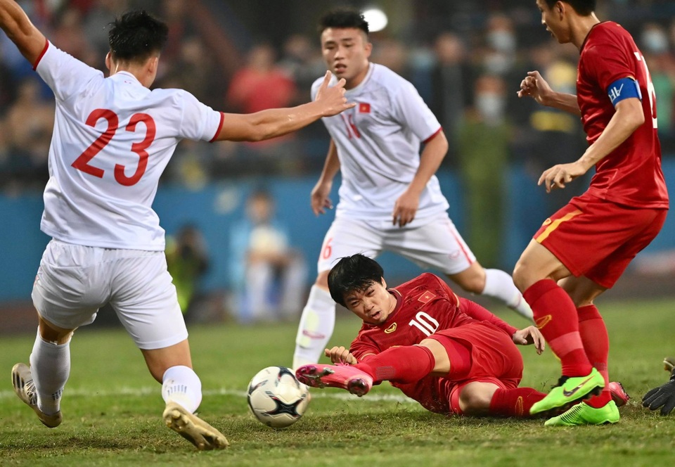 Tiền đạo Việt Nam chưa đến mức báo động - 3