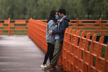 Tỷ lệ kết hôn của người dân Vũ Hán tăng 300%, sau lệnh gỡ bỏ phong toả