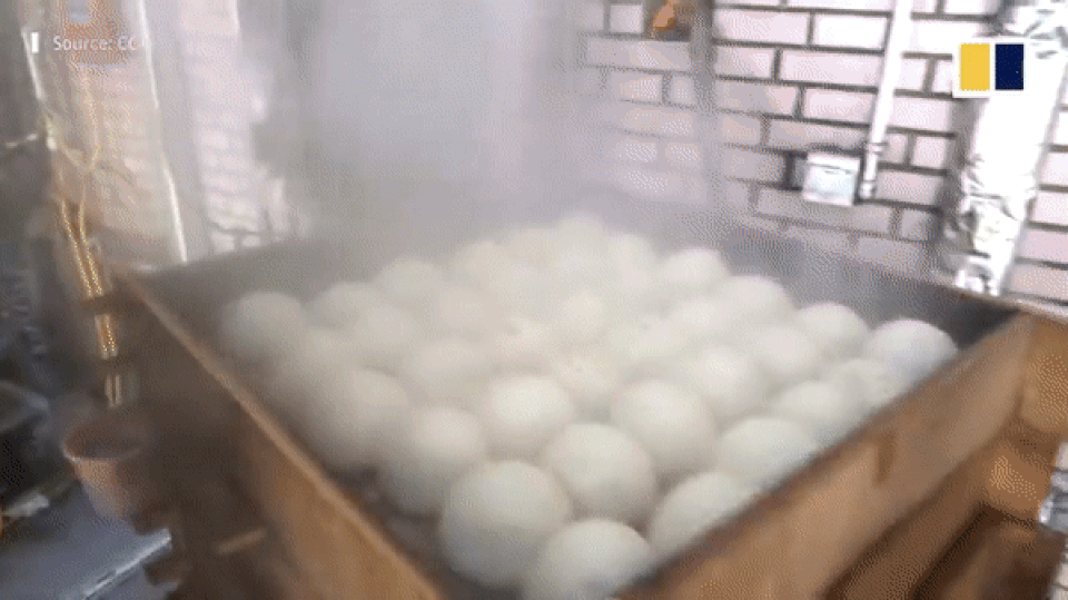 Hấp tháp bánh cao tới 8 m đựng hơn 2.000 chiếc để đón Tết Nguyên đán - 3 Hấp tháp bánh cao tới 8 m đựng hơn 2.000 chiếc để đón Tết Nguyên đán - 3
