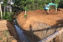 Giám đốc Sở Nông nghiệp chỉ đạo xử lý vụ thuê máy múc đào phá đê