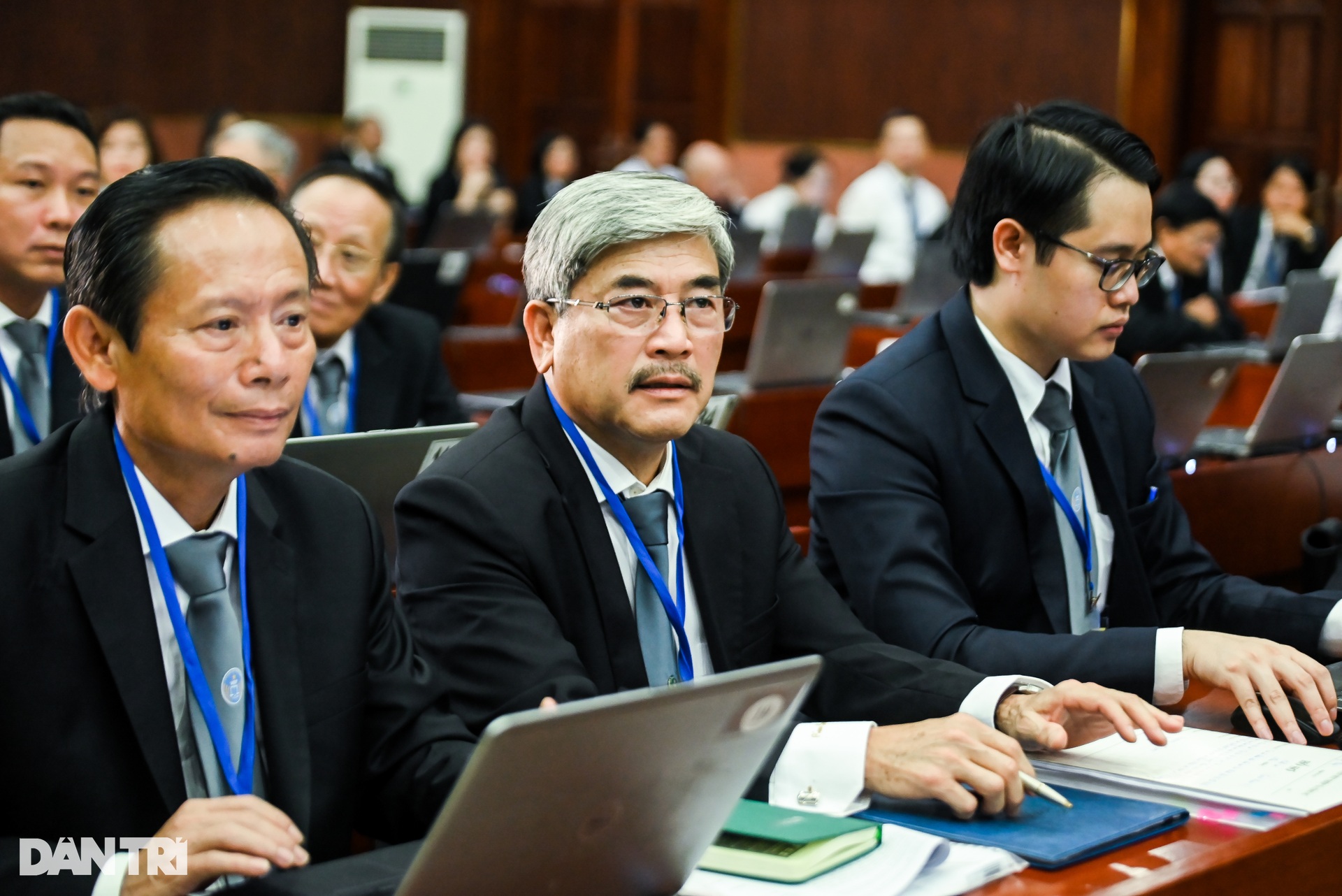 Bà Trương Mỹ Lan tại phiên tòa phúc thẩm xin giảm án tử hình - 7 Bà Trương Mỹ Lan tại phiên tòa phúc thẩm xin giảm án tử hình - 7