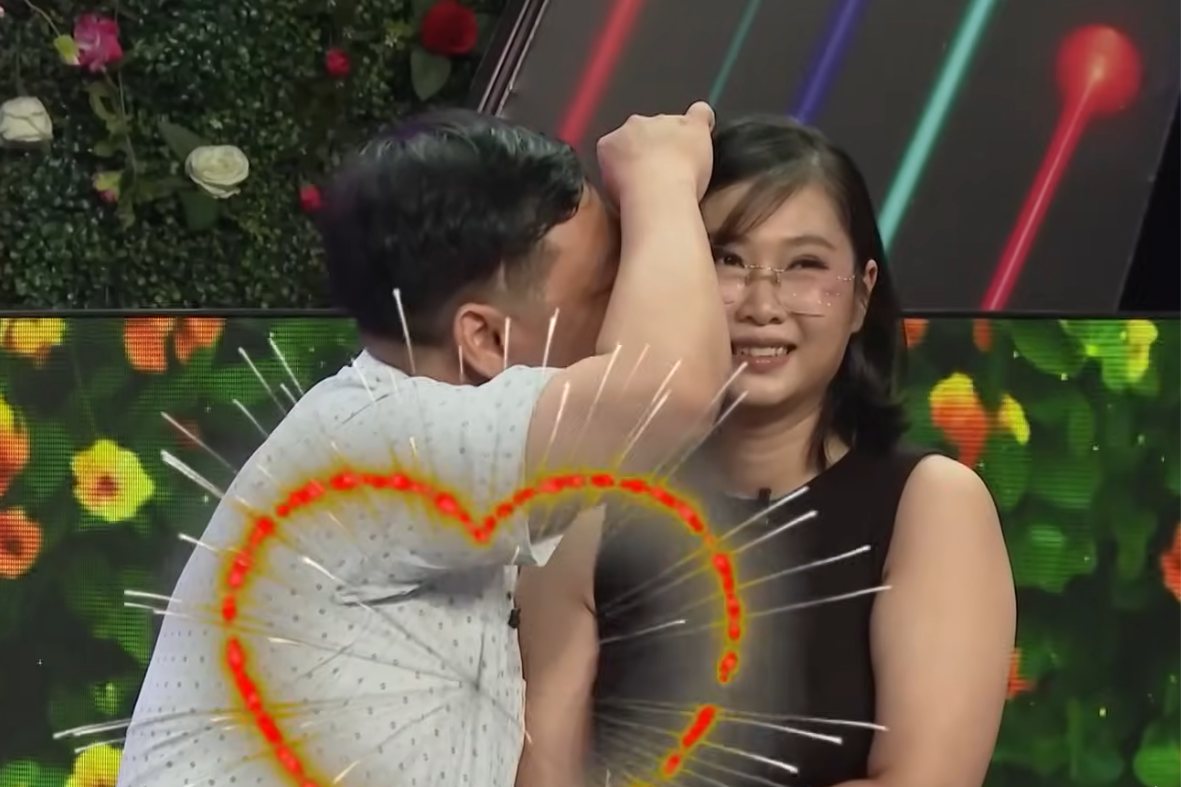 Prima dată când s-au întâlnit, virginul sub 40 de ani i-a dat o brățară și i-a mărturisit brusc dragostea mamei singure - 1 Lần đầu gặp, trai tân U40 tặng vòng tay và bất ngờ tỏ tình với mẹ đơn thân - 1