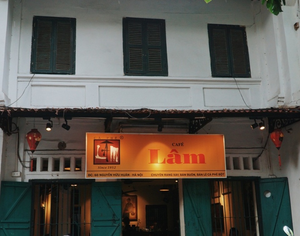 Quán cà phê Hà thành hút khách bởi những bức tranh vô giá - 1 Quán cà phê Hà thành hút khách bởi những bức tranh vô giá - 1
