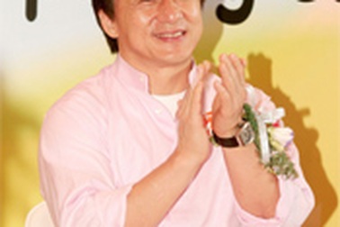 Thành Long khổ vì… tiếng Anh