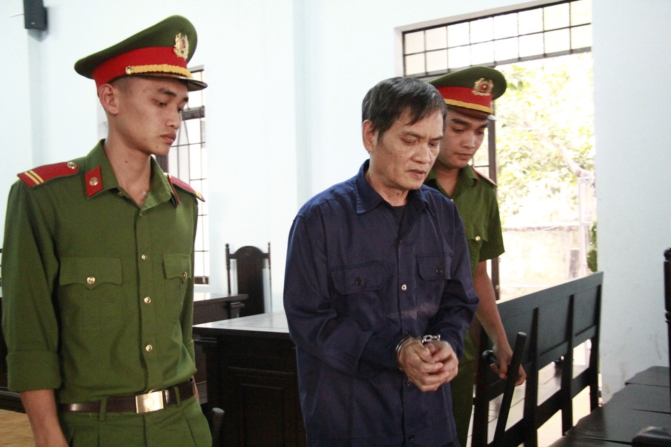 Gã chủ nhà hiếp dâm nữ giúp việc khuyết tật lãnh án 7 năm tù giam - 2 Gã chủ nhà hiếp dâm nữ giúp việc khuyết tật lãnh án 7 năm tù giam - 2