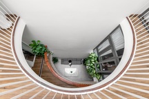Nhà phố 4 tầng ở Sài Gòn gây ngỡ ngàng bởi thiết kế giếng trời hình xoắn ốc