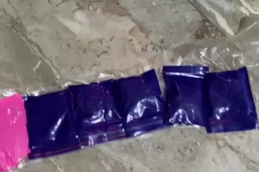 Đối tượng quấn ma túy quanh người, không qua mặt được công an