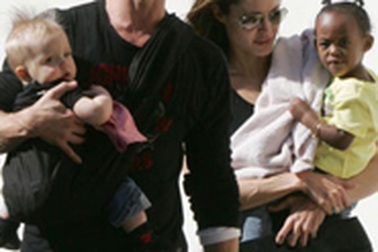 “Angelina Jolie không tài trợ cho trại Tam Bình”