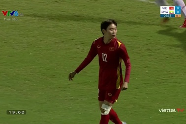 Hải Yến dứt điểm nhẹ, lỡ cơ hội mở tỉ số sớm