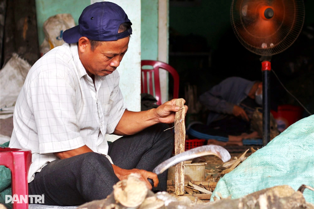 Kỳ công nghề xoi trầm, trật tay là mất tiền... chục triệu như chơi - 2 Kỳ công nghề xoi trầm, trật tay là mất tiền... chục triệu như chơi - 2