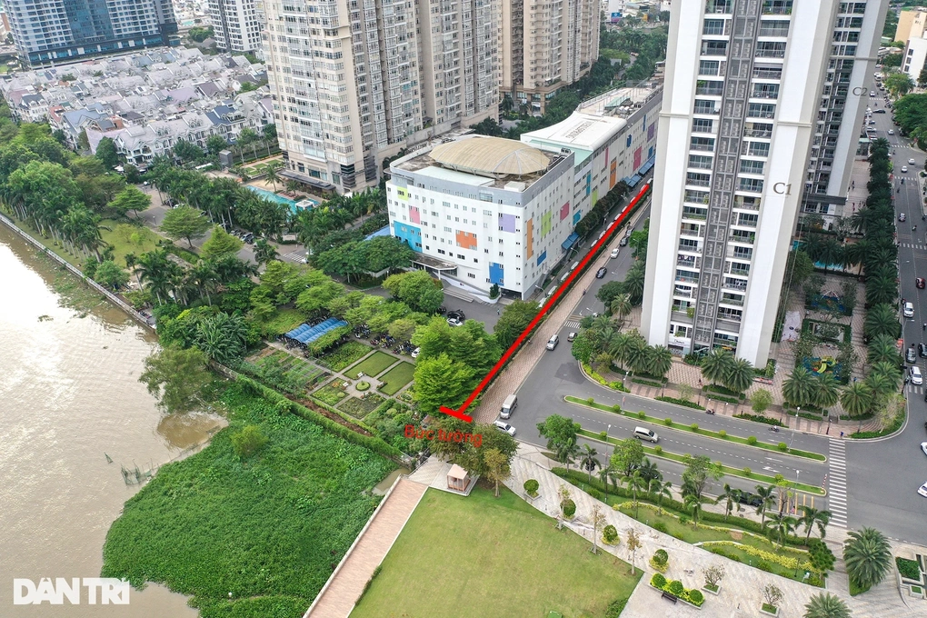 TPHCM: Cần cơ sở pháp lý để tháo dỡ bức tường chắn đường ven sông Sài Gòn - 2 TPHCM: Cần cơ sở pháp lý để tháo dỡ bức tường chắn đường ven sông Sài Gòn - 2